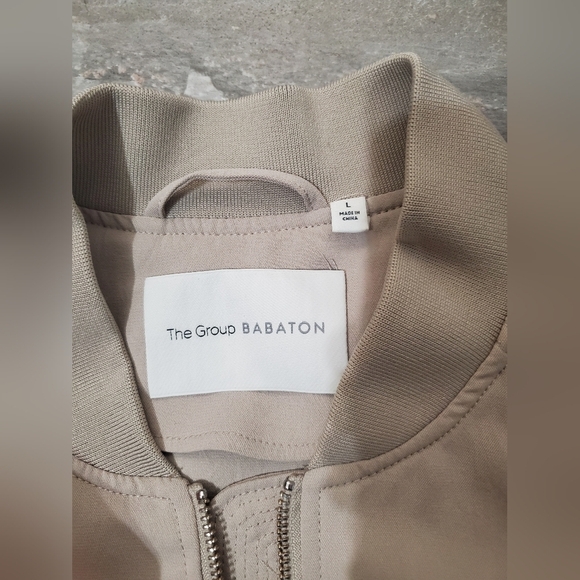 NWOT Aritzia Babaton Gilroy Blouson Bomber Crepe Jacket. Light Greyish Tan. L. - Picture 3 of 10